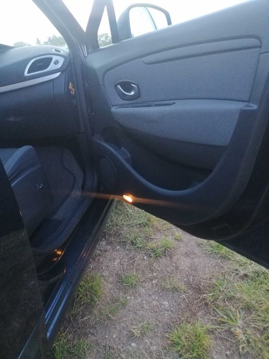 Renault Megane Scenik 2011 1.6 130к.с