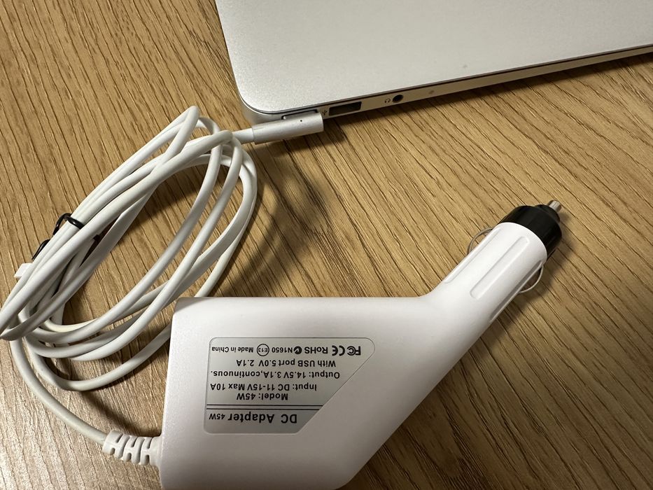 Автомобільна зарядка (автомобільний зарядний пристрій) для MacBook