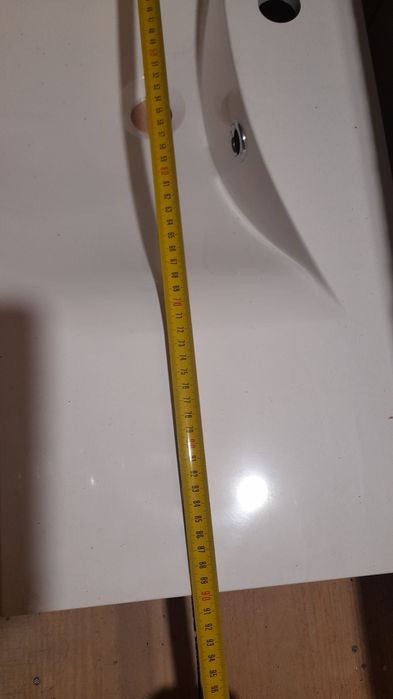 Продаються умивальники.