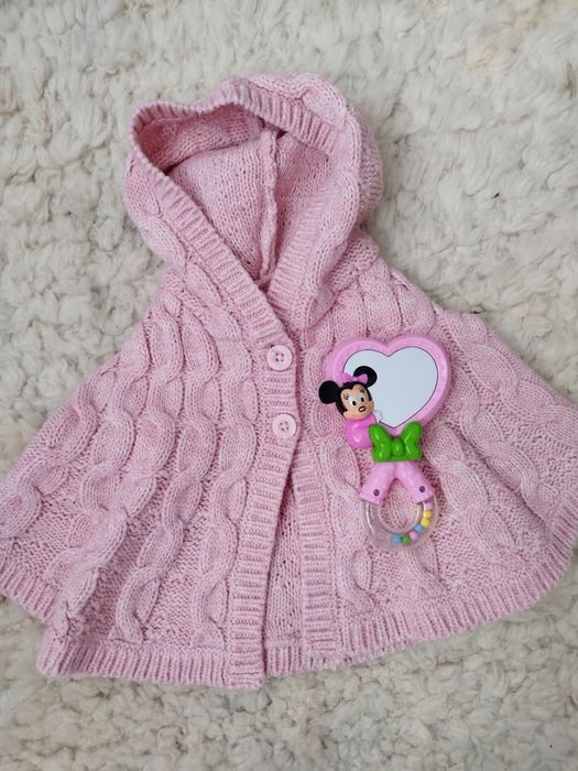 Poncho z kapturem plus grzechotka z lusterkiem 6-9m