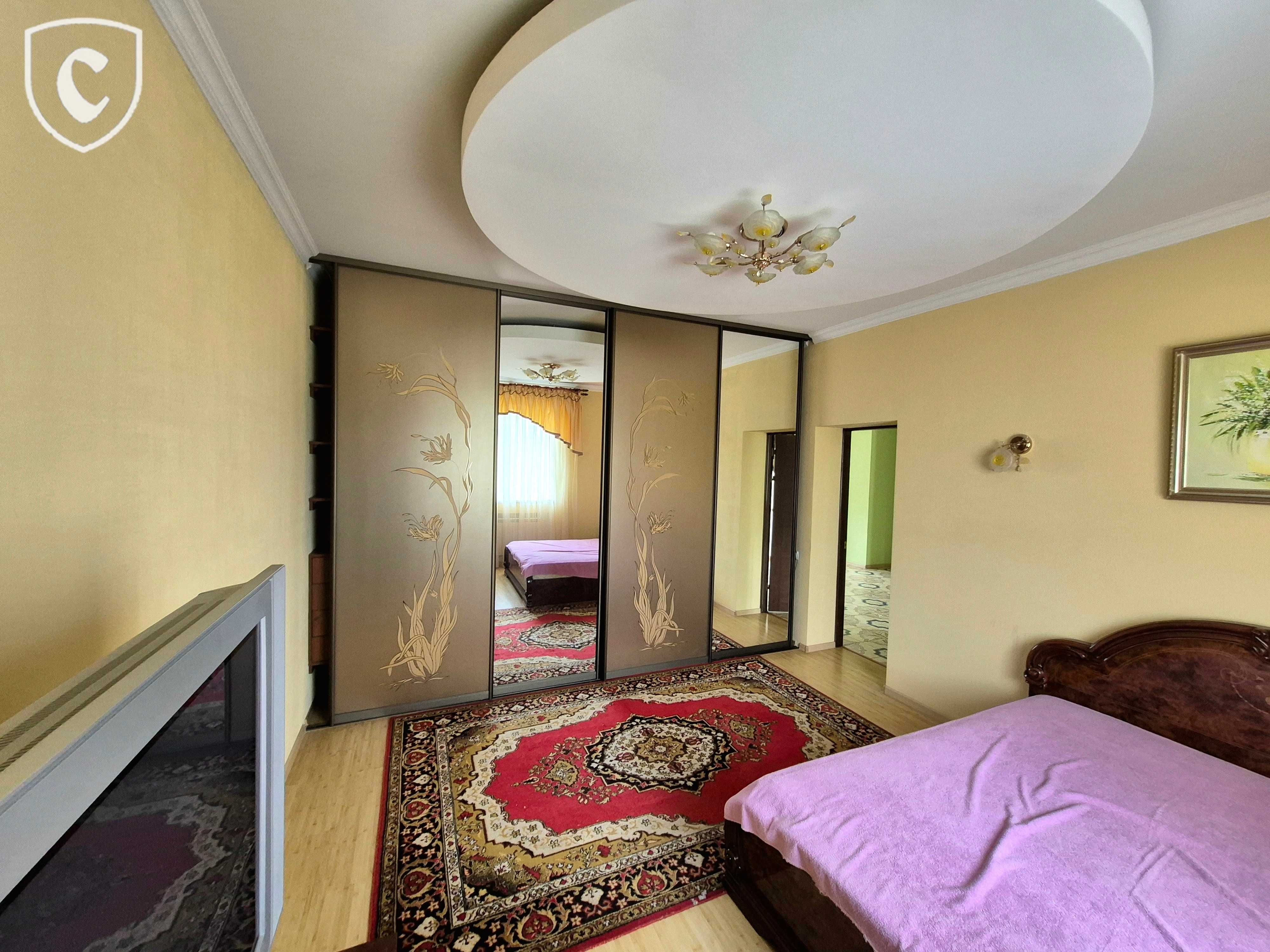 Будинок з басейном , с. Старі Петрівці | 250 м², 15 соток