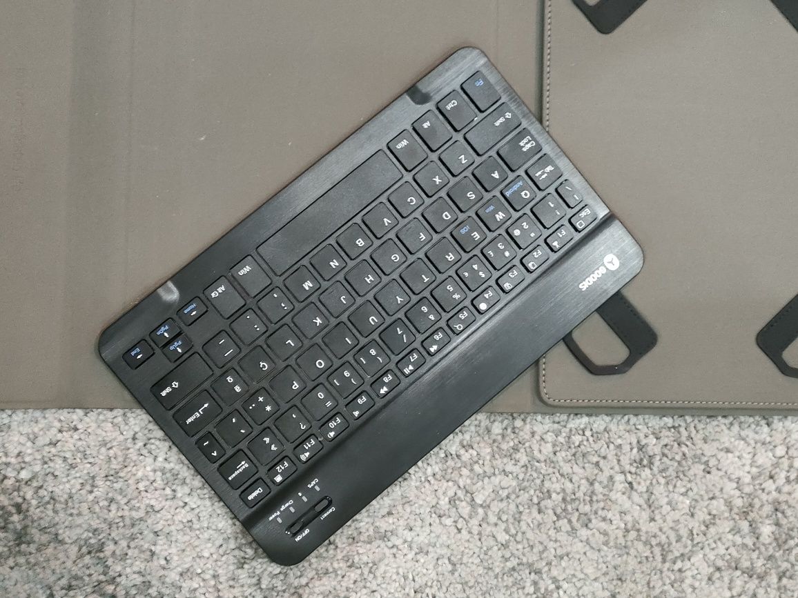 Capa Tablet 10.1" ou até 10.5"  com Teclado