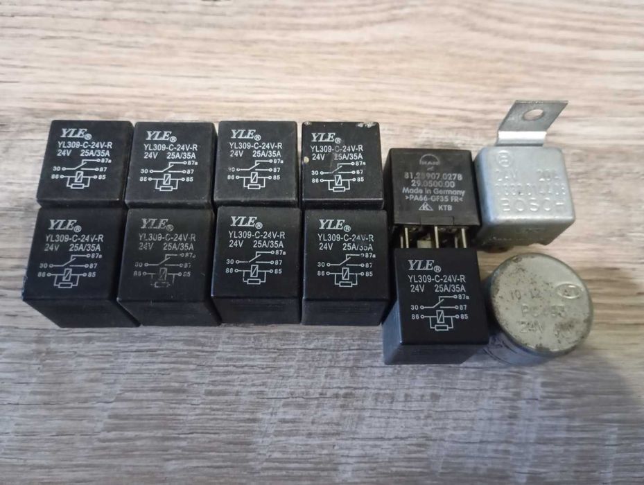 Реле автомобіля МАН 24 В