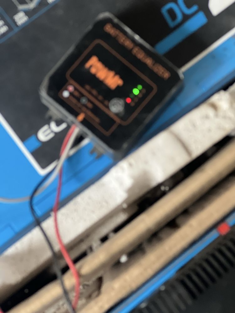 Инвертор 12V → 220V, 5000W В хорошем состоянии, работает без проблем.