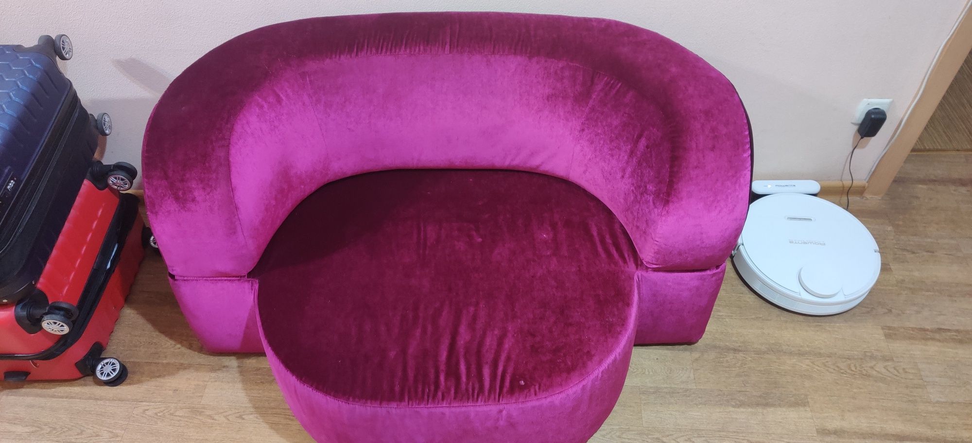 Рожевий диванчик