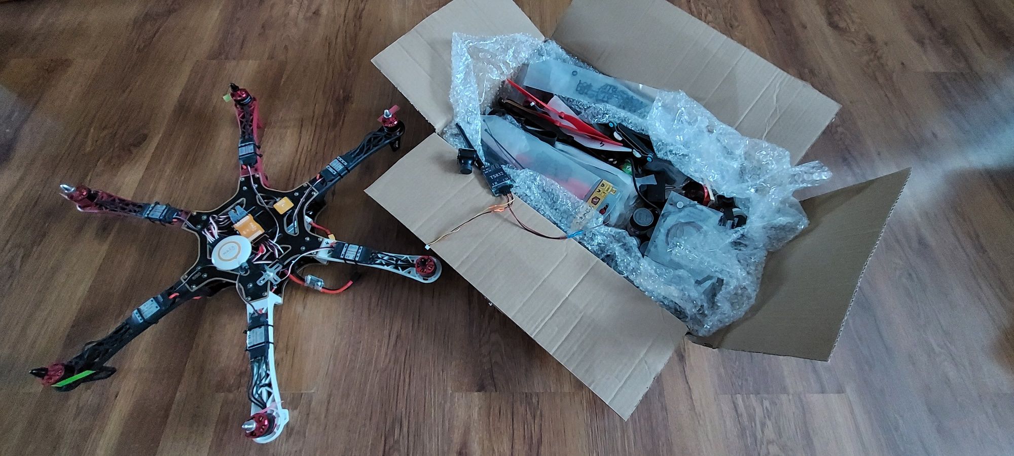 Dron hexacopter z DJI Naza V2