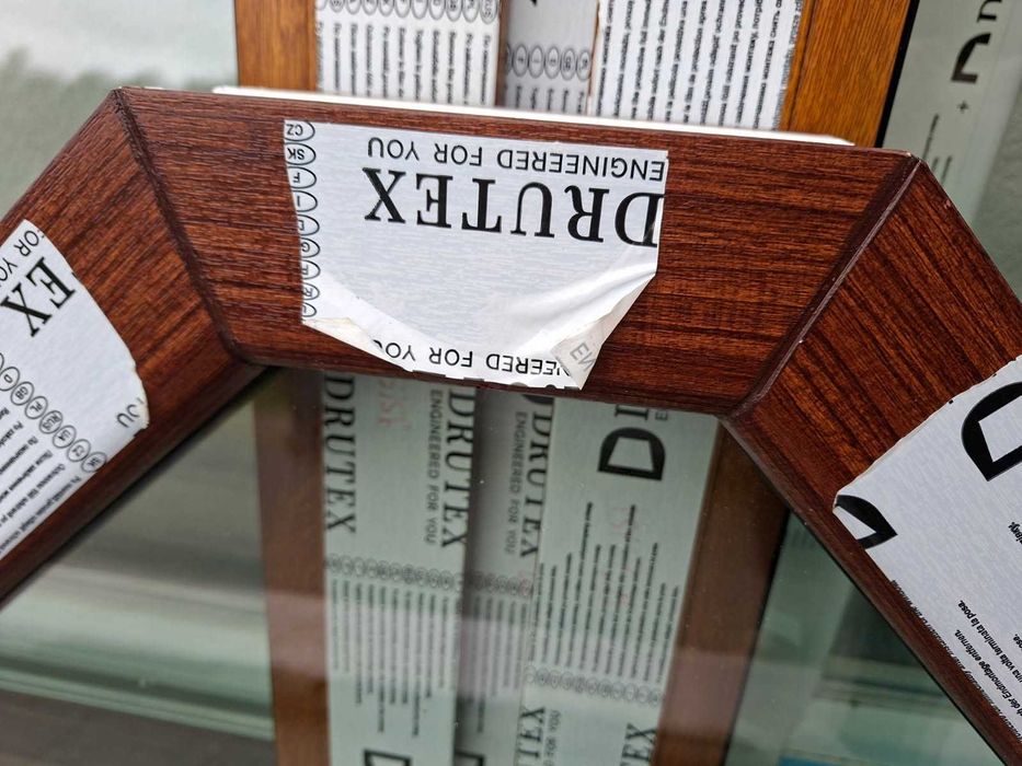 okno dach, strych. szer. 105x59,5 w kolorze dębowym (MACORE)