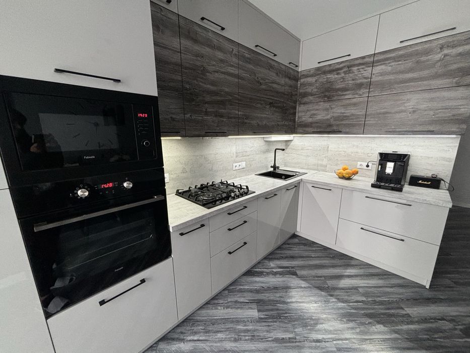 Євро3кімнатна квартира з якісними меблями, технікою