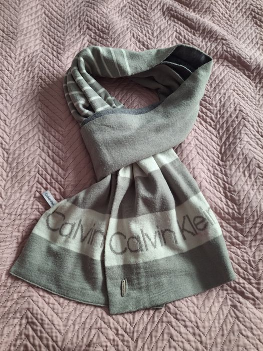 Calvin Klein męski ORYGINALNY szal szalik szary
Beverly Hills Polo Clu