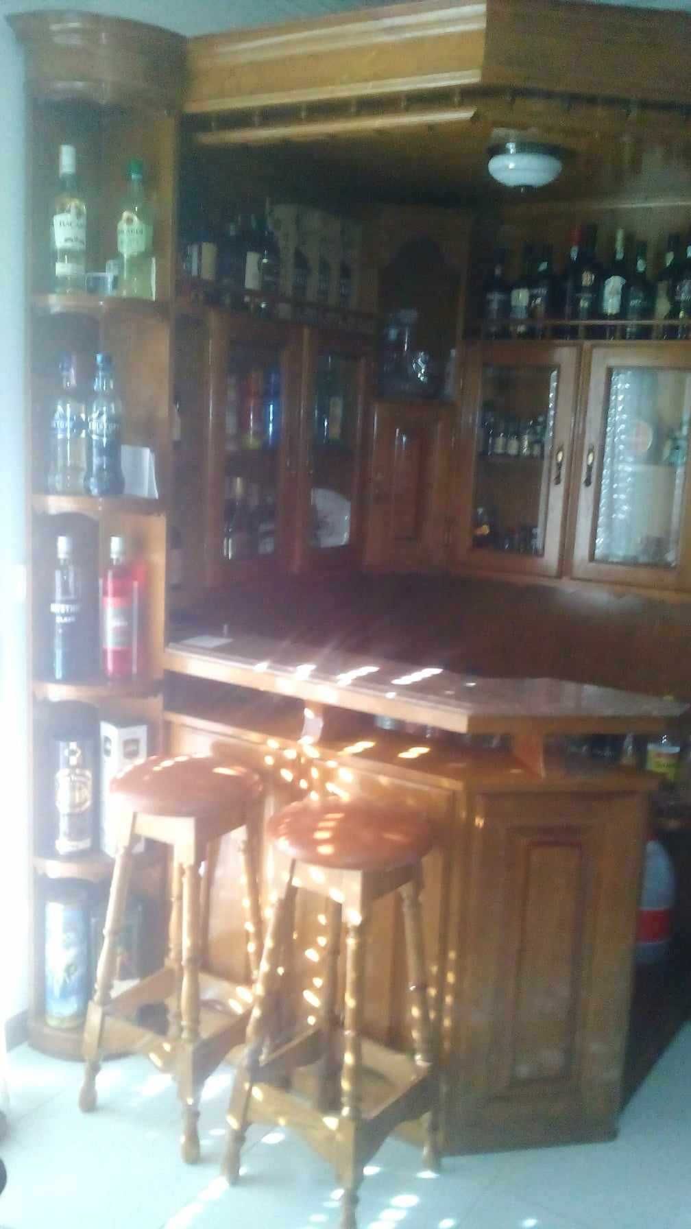 Vende-se Bar de Carvalho