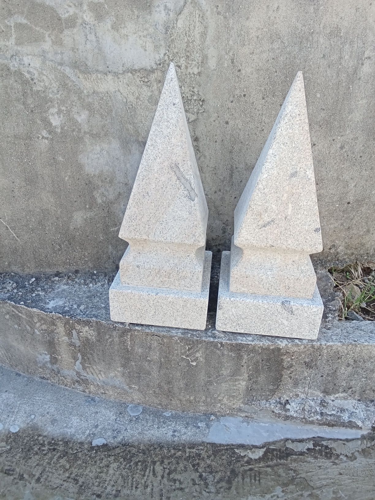 Pirâmides em granito