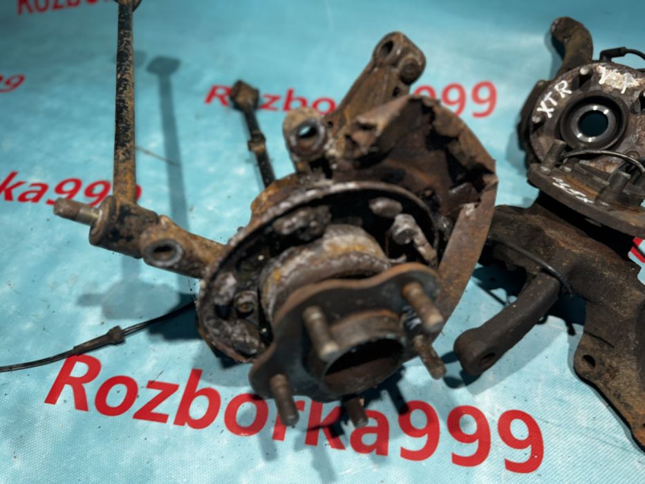 Поворотний квлак Nissan x trail t30 цапфа ступиця Х трейл т30