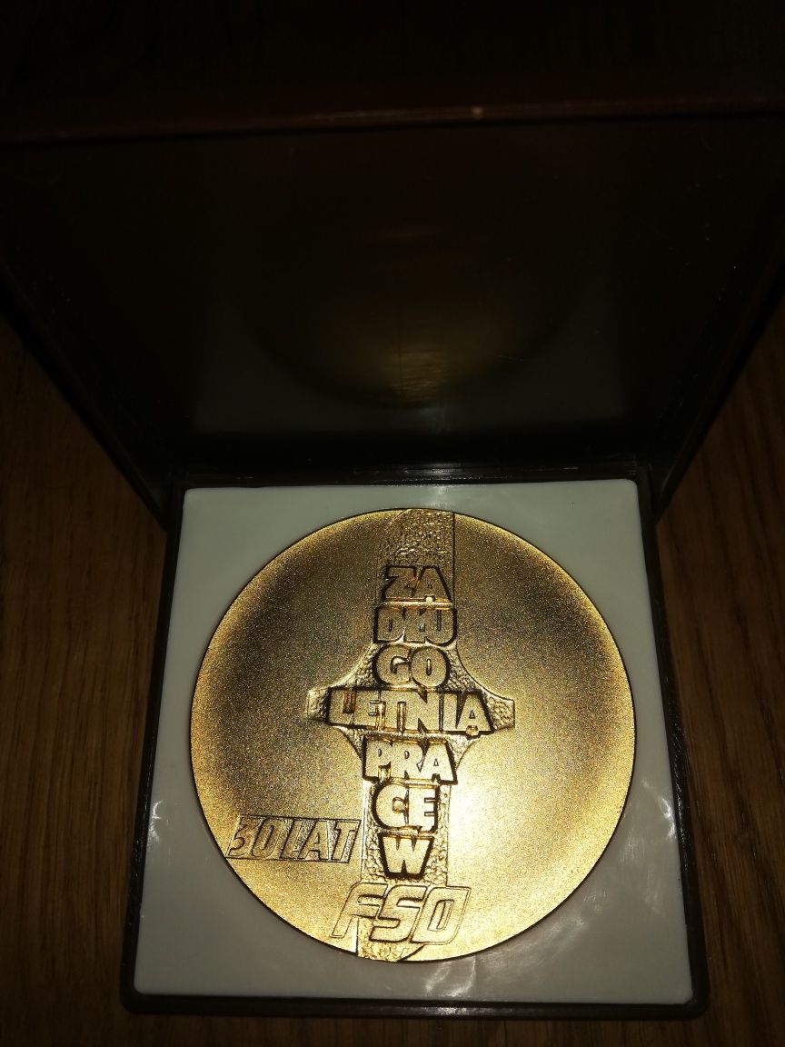 Złoty medal FSO za długoletnią pracę 30 lat w oryginalnym pudełku
