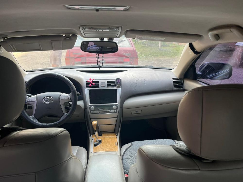 Машина Toyota camry
