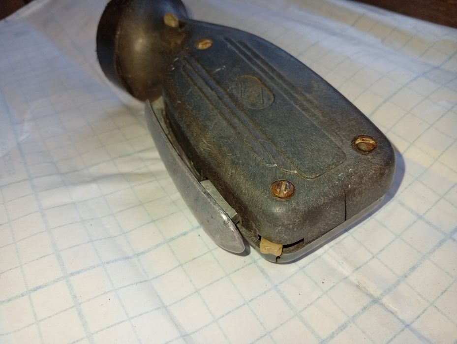 Ліхтар, робоче динамо. Ліхтар динамічний. Фонарь динамо.