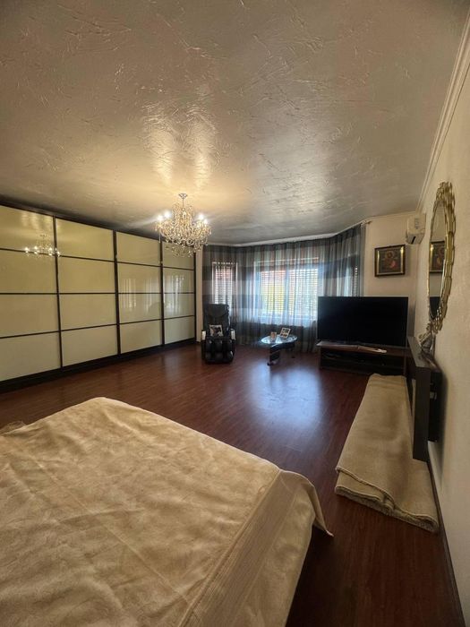 В продаже двухэтажный дом с ремонтом (209-993)