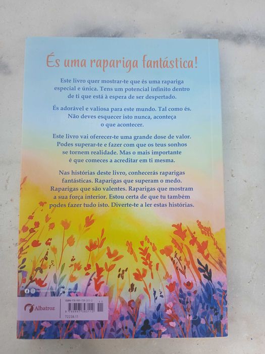Livro "És uma rapariga fantástica" de Oliva Hernández Pantoja