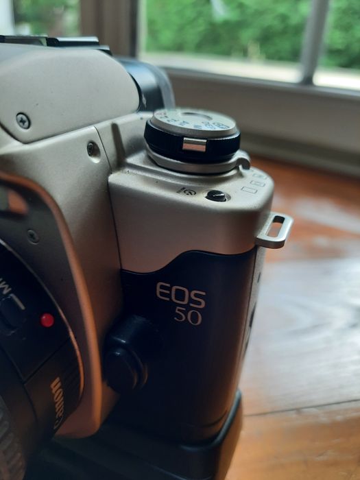 Aparat analogowy canon E0S50 + obiektyw canon 28-80mm