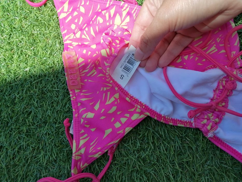 Bikini Rosa deeply
