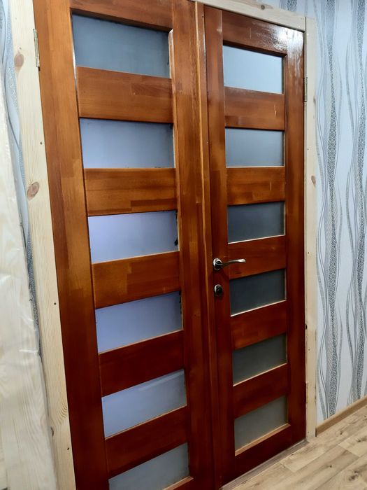 Продам нові дерев' яні двері ( дверне полотно)