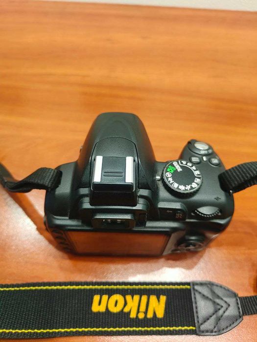 Nikon D3000 фотокамера