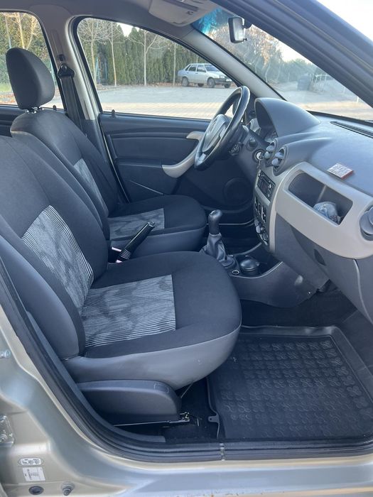 Продам офіційний Рено Сандеро,2012 рік