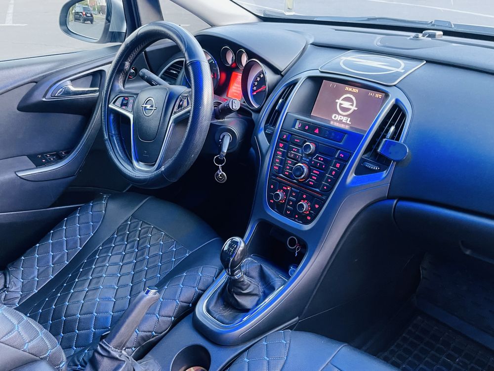 Opel Astra J 2013 рік 1,7 дизель
