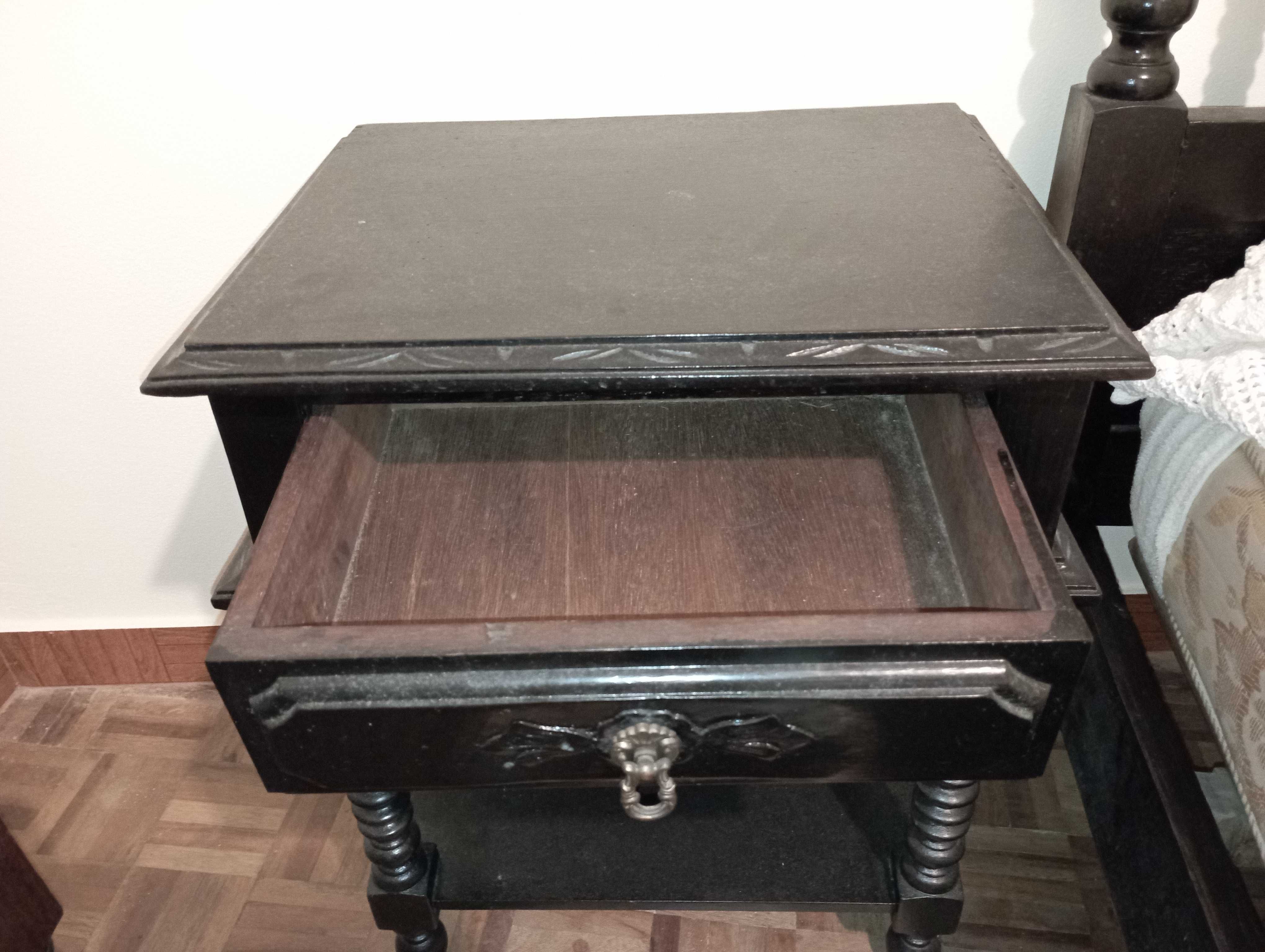 Mesa de cabeceira
