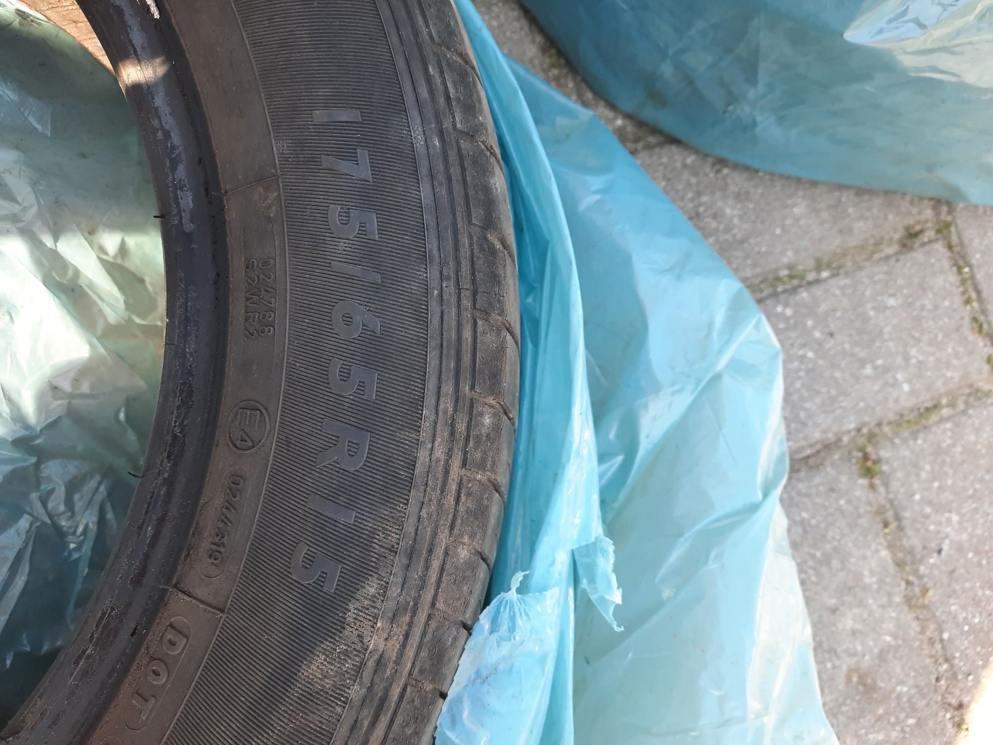 Komplet opon letnich Dunlop 175/65 R15