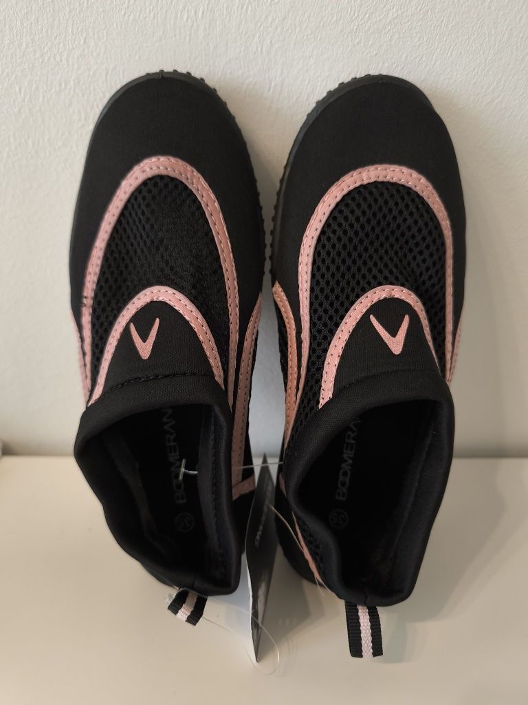 Sapatos de Água Novos da Boomerang