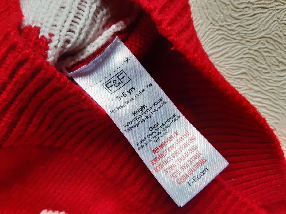 Светр  новорічний  для дівчинки  5-6 F&F