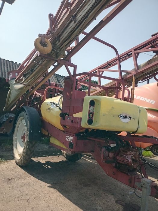 Оприскувач hardi 2400