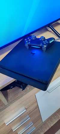 Продам ігрову приставку  ps4 slim 1tb 1 геймпад