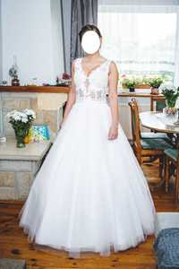 Przepiękna suknia ślubna szyta na miarę według własnego projektu.