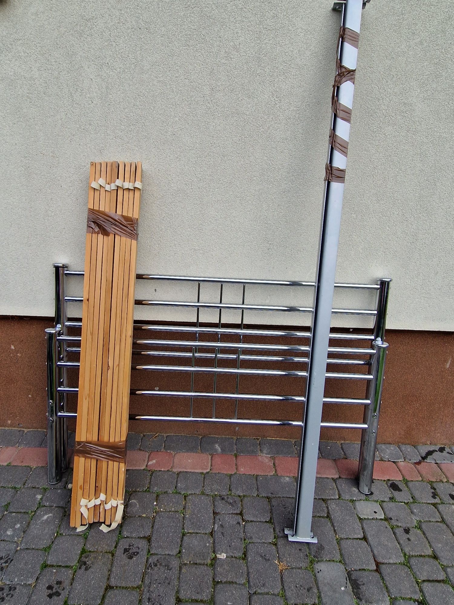 Metalowy stelaż do łóżka