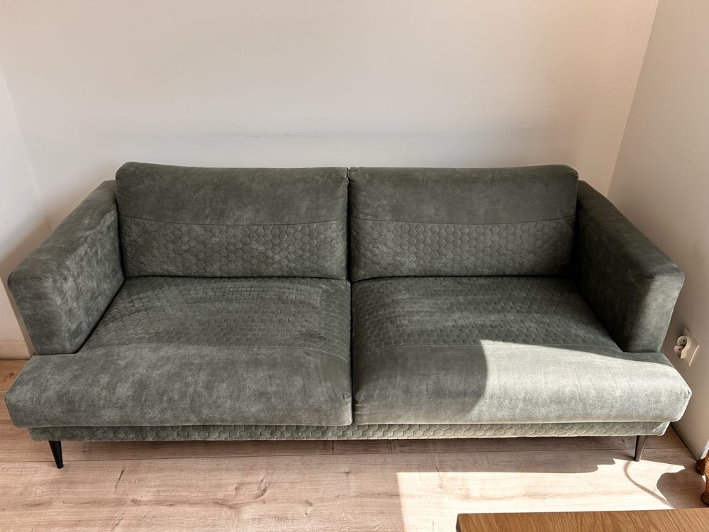 Sofa trzyosobowa wraz z krzeslami