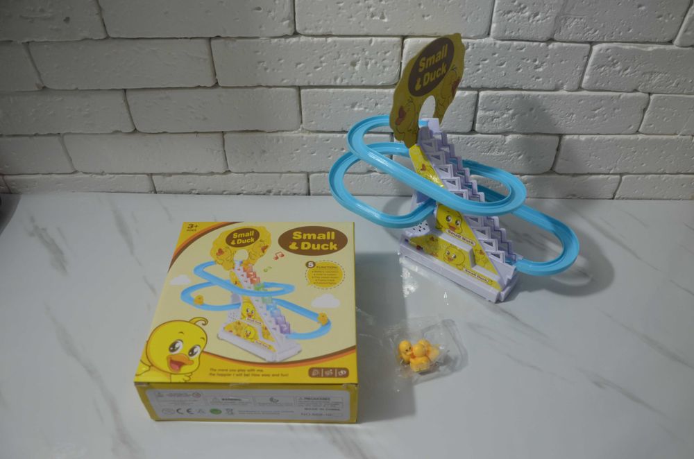 Каченята на гірці Small duck Іграшка трек-підйомник Утиная горка Утята