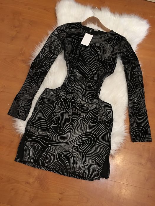 Vestido Preto de Veludo com Brilhantes