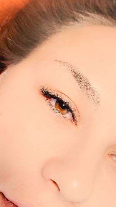 Наращивание  и ламинирование  ресниц. Покрытие  ногтей гель лаком.