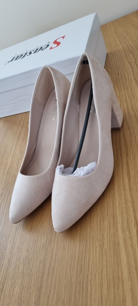 Bezowe Buty na obcasie klocku 37