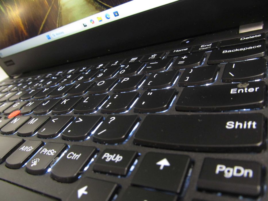 Cienki Lenovo Dotyk ThinkPad X280 i5 8350U 8GB dysk SSD 256GB laptop