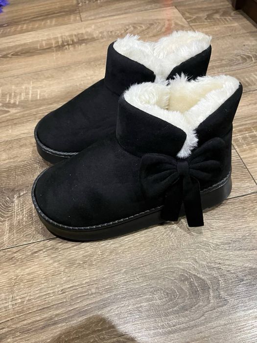 угги с бантиком.