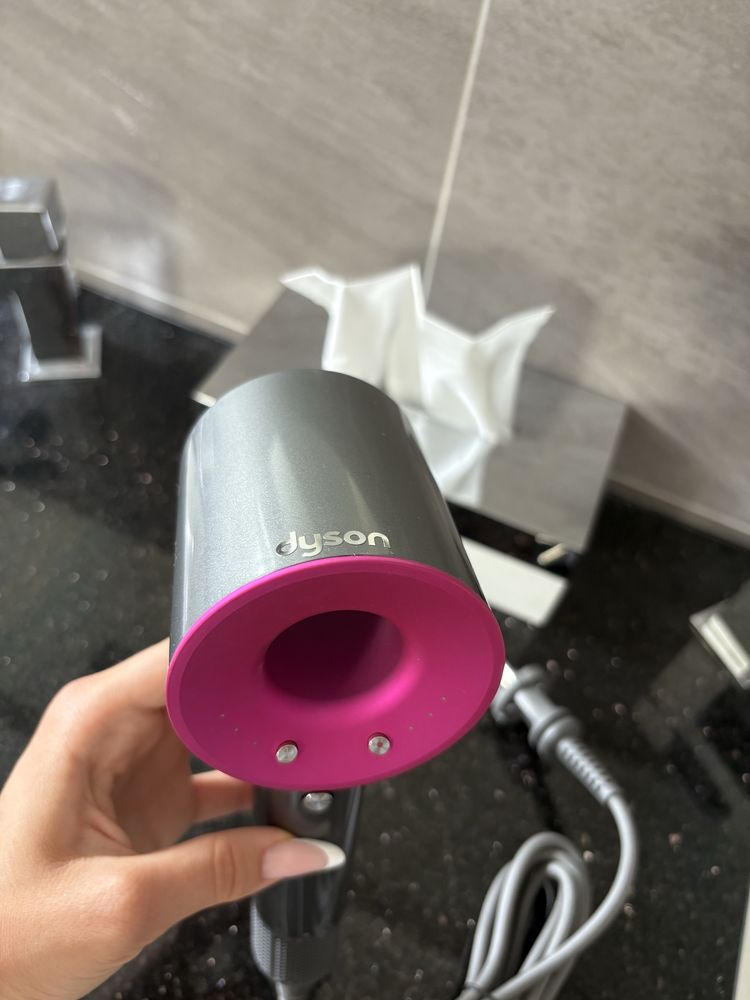 Dyson Supersonic suszarka do włosów, świetny stan