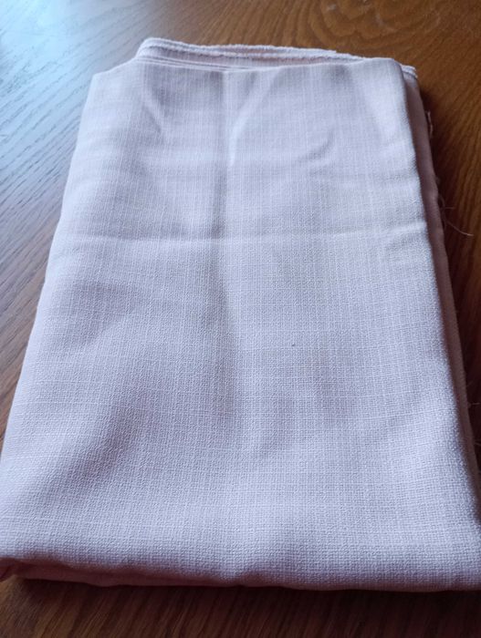 Materiał beżowy nowy o szer. 1,5 ,  i dług 1,9m