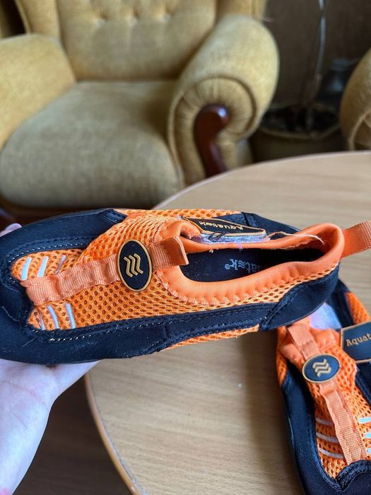 Аквашузи, обувь для моря.