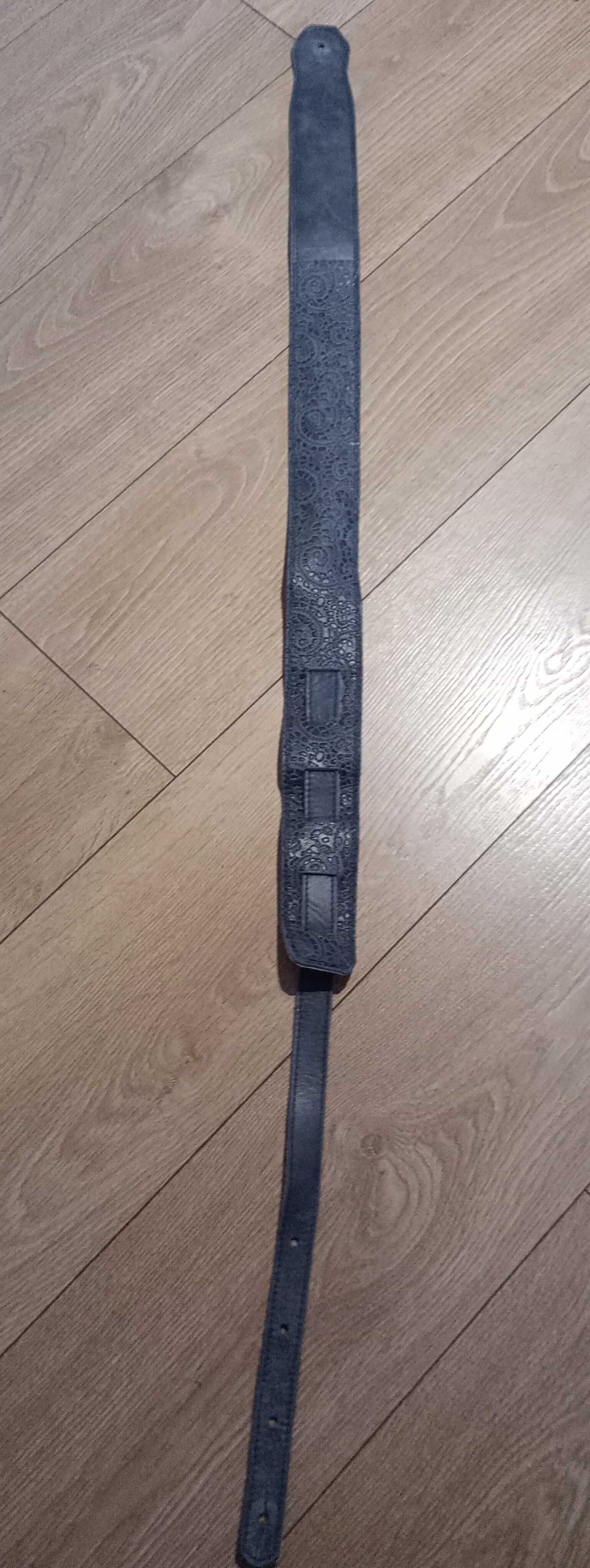 Uchwyt ścienny trzymak gitara elektryczna Gravity i pas gitarowy