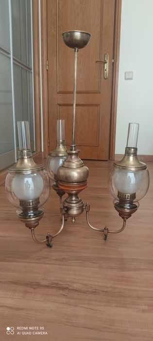 Candeeiro de teto, em latão