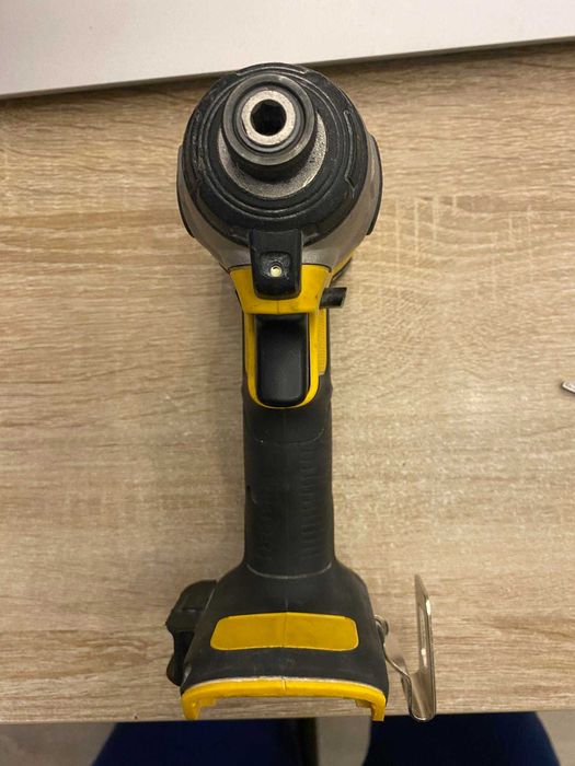 Zakrętarka udarowa DEWALT DCF787