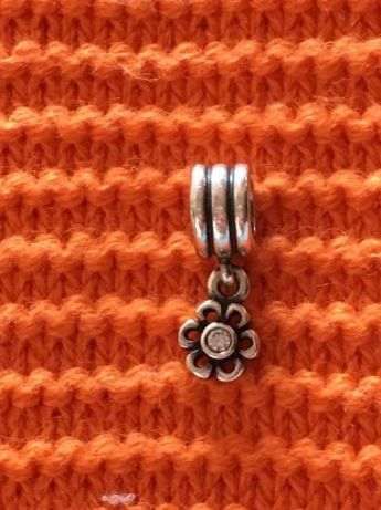 Conta pendente flor da marca Pandora