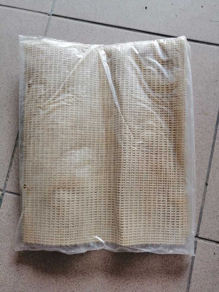 Podkładka antypoślizgowa / przeciwpoślizgowa pod dywan 60x100 cm. Nowa